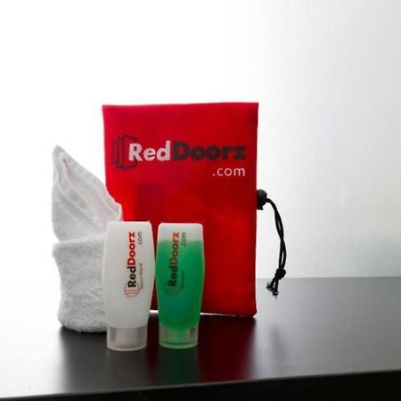 Reddoorz Plus Near Mall Ciputra ג'קרטה מראה חיצוני תמונה