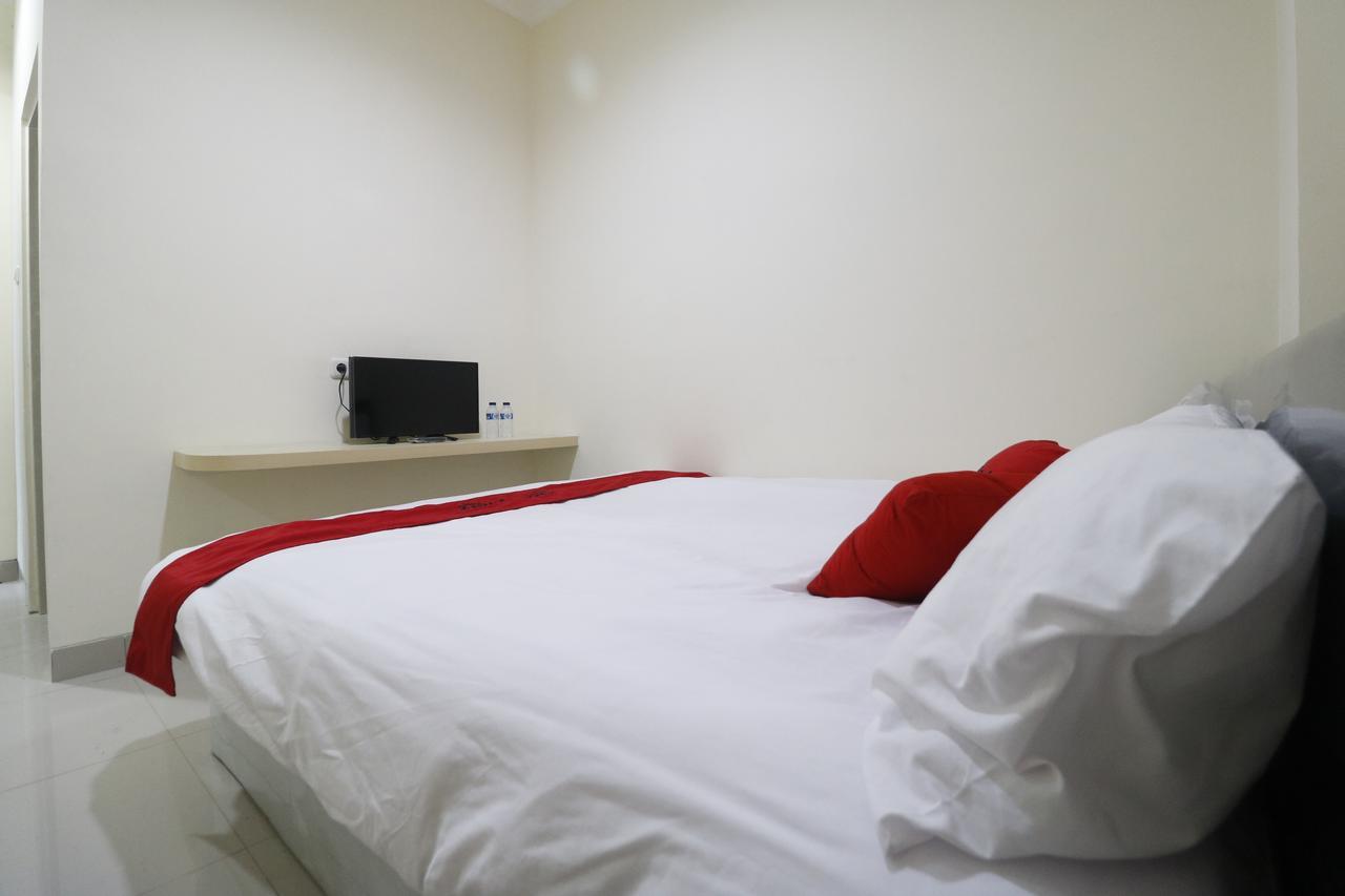 Reddoorz Plus Near Mall Ciputra ג'קרטה מראה חיצוני תמונה