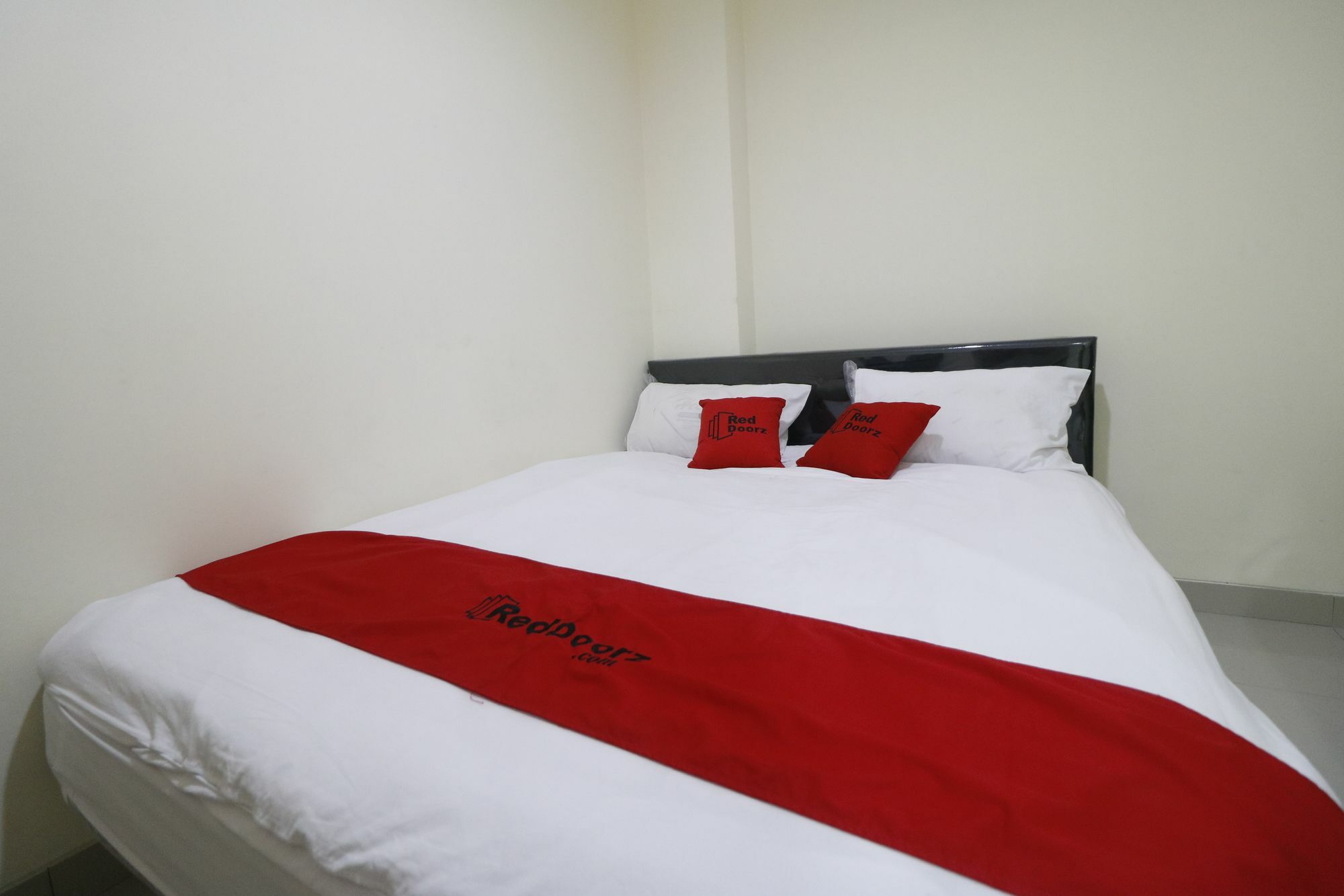 Reddoorz Plus Near Mall Ciputra ג'קרטה מראה חיצוני תמונה