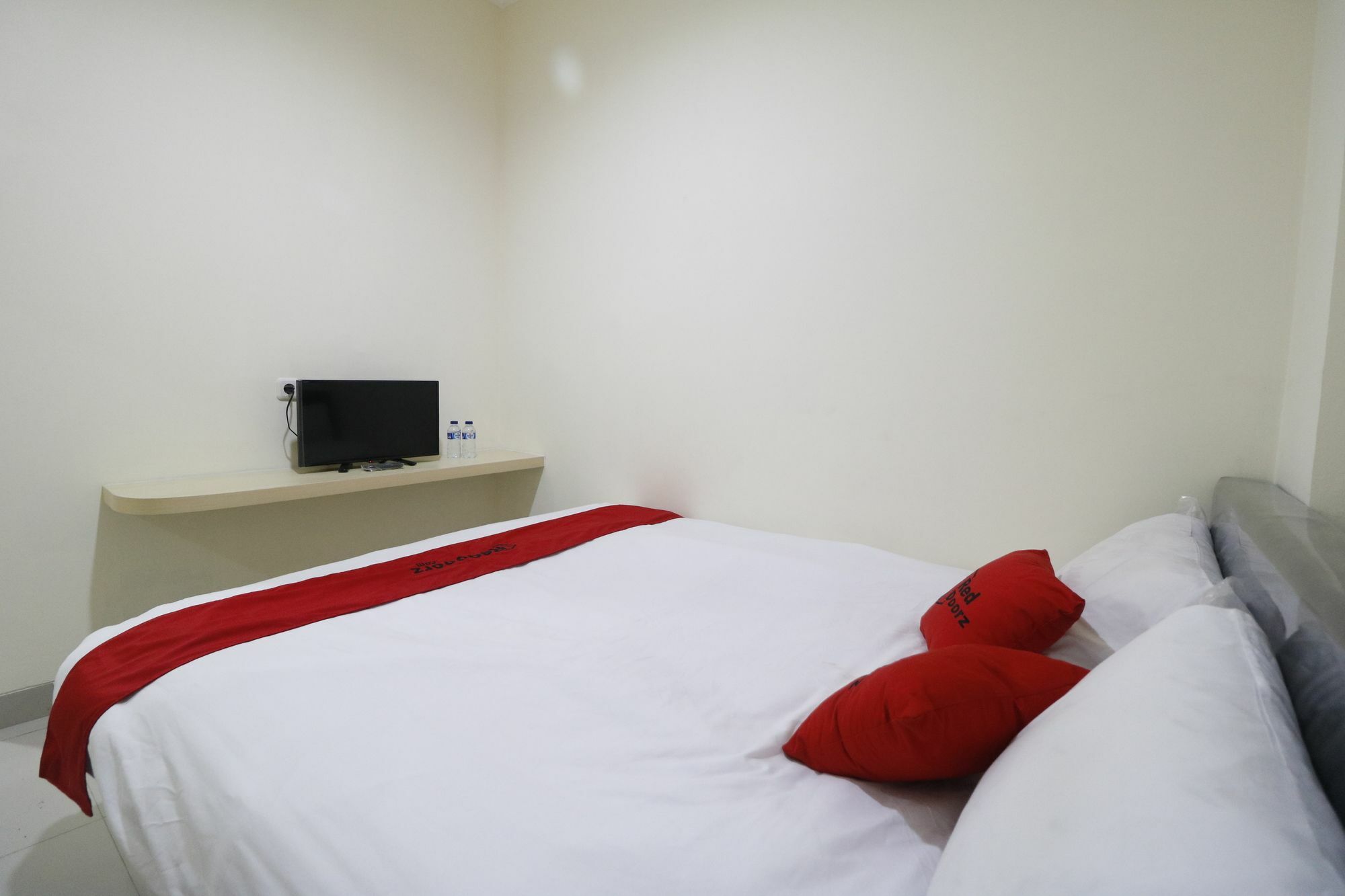 Reddoorz Plus Near Mall Ciputra ג'קרטה מראה חיצוני תמונה