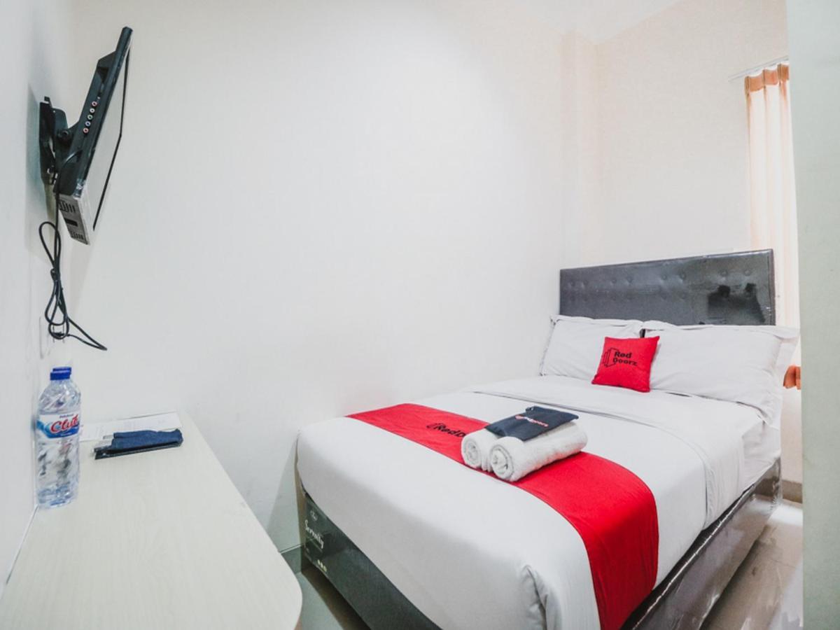 Reddoorz Plus Near Mall Ciputra ג'קרטה מראה חיצוני תמונה